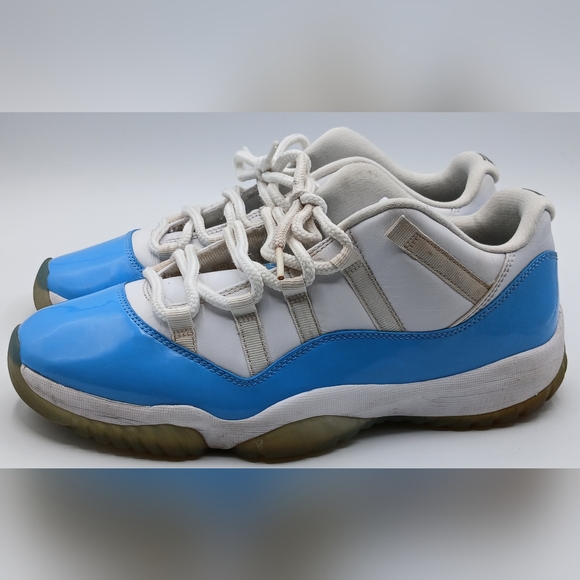 Men's Nike Air Force Retro Low. Color: UNC Blue Sneakers. Size 10.5.
